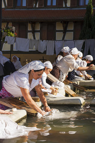 Au-lavoir-de-Balschwiller 2   JEC0900