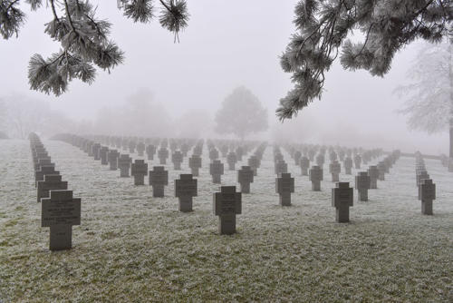 Le-cimetière-militaire-de-Bergheim   JEC4883